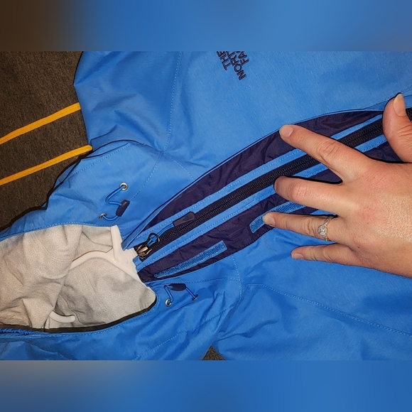 The North Face rain coat blue large women's - Picture 7 of 7